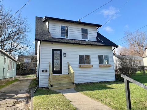 Photo of 71 W Burnham Street W, Battle Creek City, MI 49015 (MLS # 65026014741)