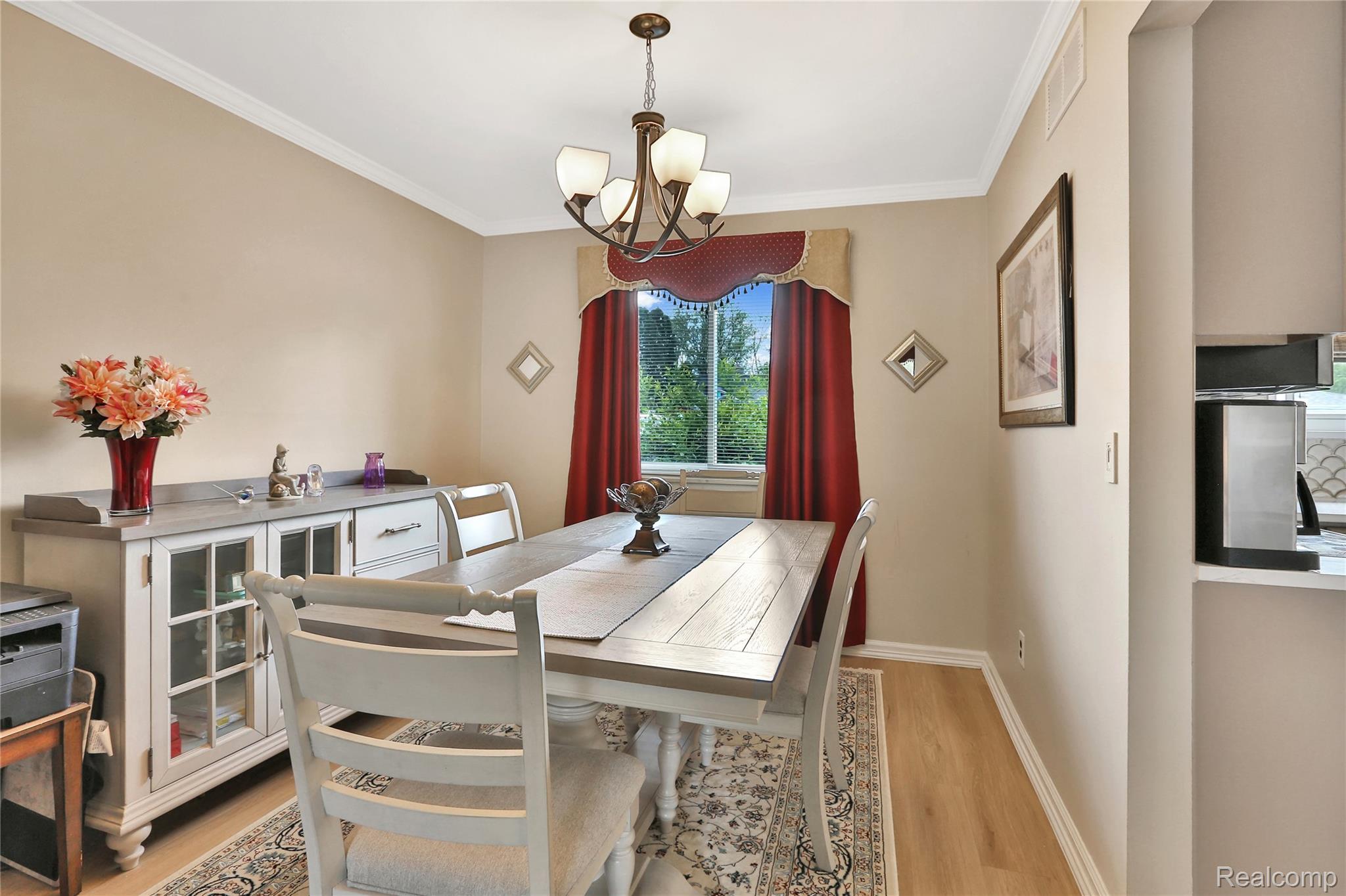 348 Meadowlake Rd