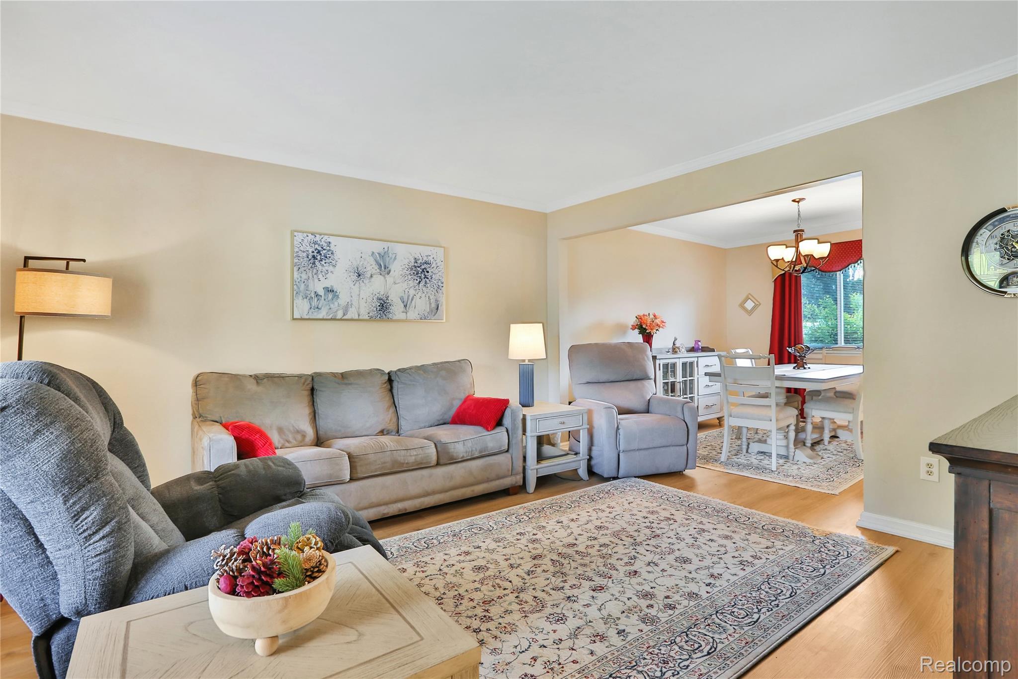 348 Meadowlake Rd
