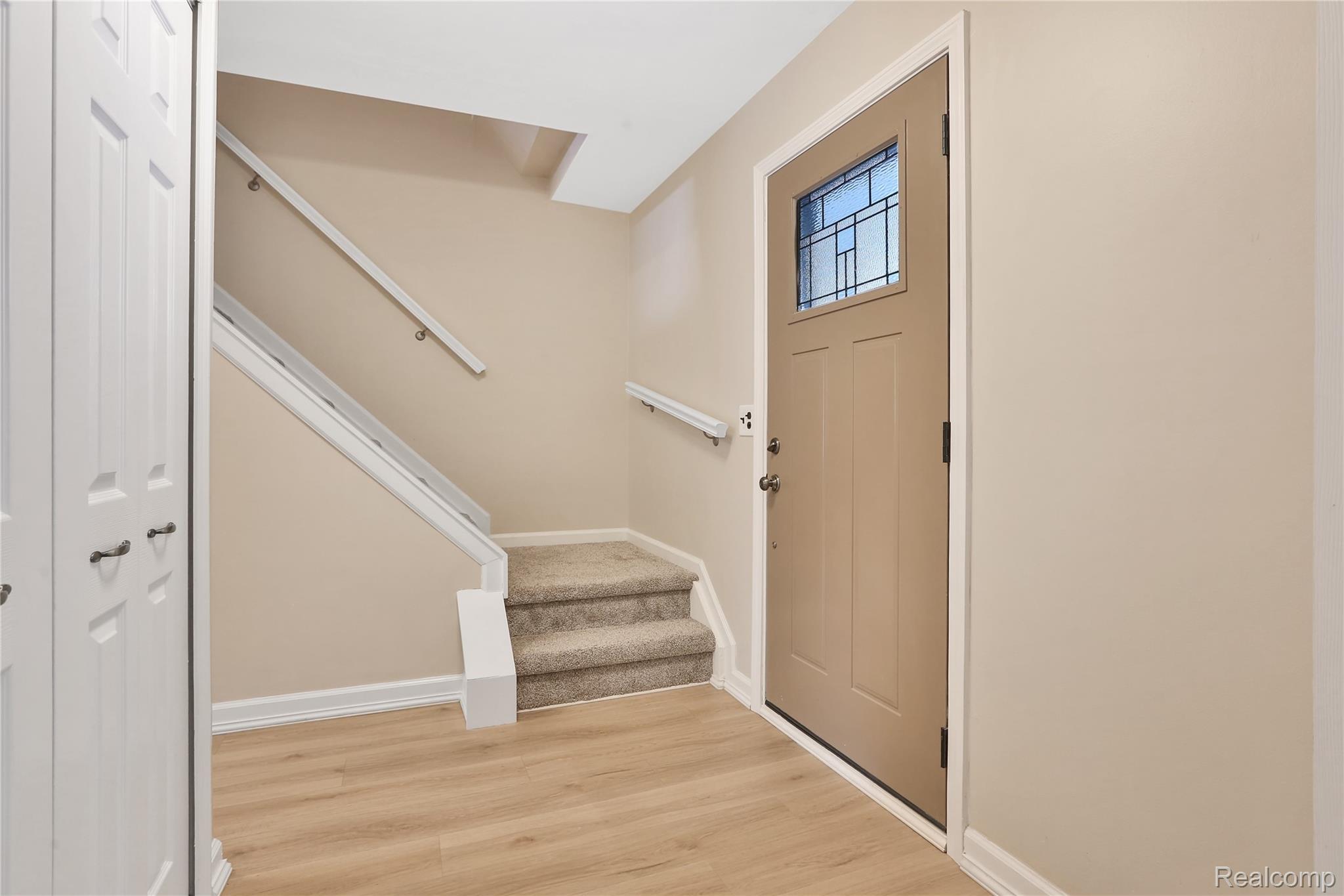 348 Meadowlake Rd