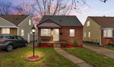 2216 REGINA Avenue Lincoln Park City Wayne MI 48146