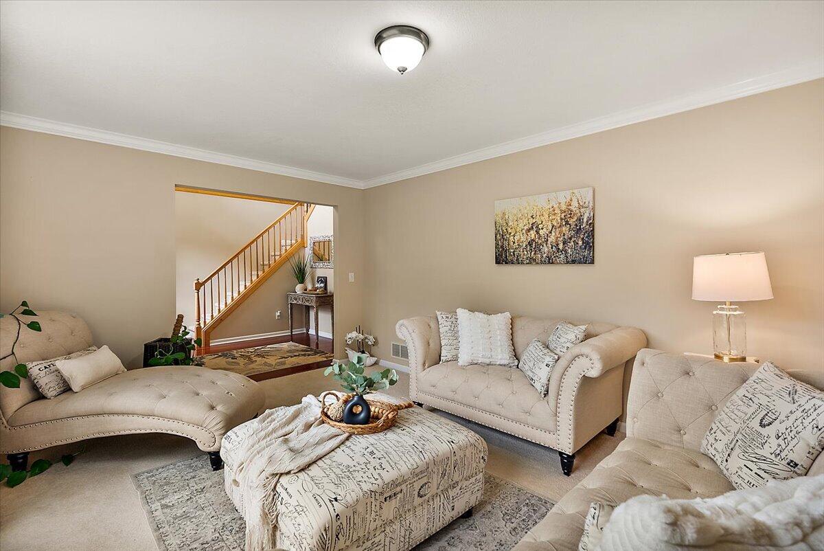 9354 Stratford Woods Trail