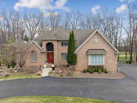 1449 GLENEAGLES Highland Charter Township MI 48357