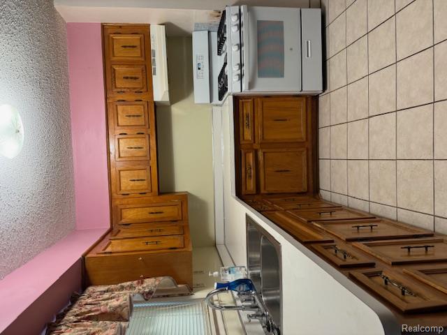 Pontiac City, Michigan 48341, United States, 2 Bedrooms Bedrooms, ,2 BathroomsBathrooms,Residential,Active,191559
