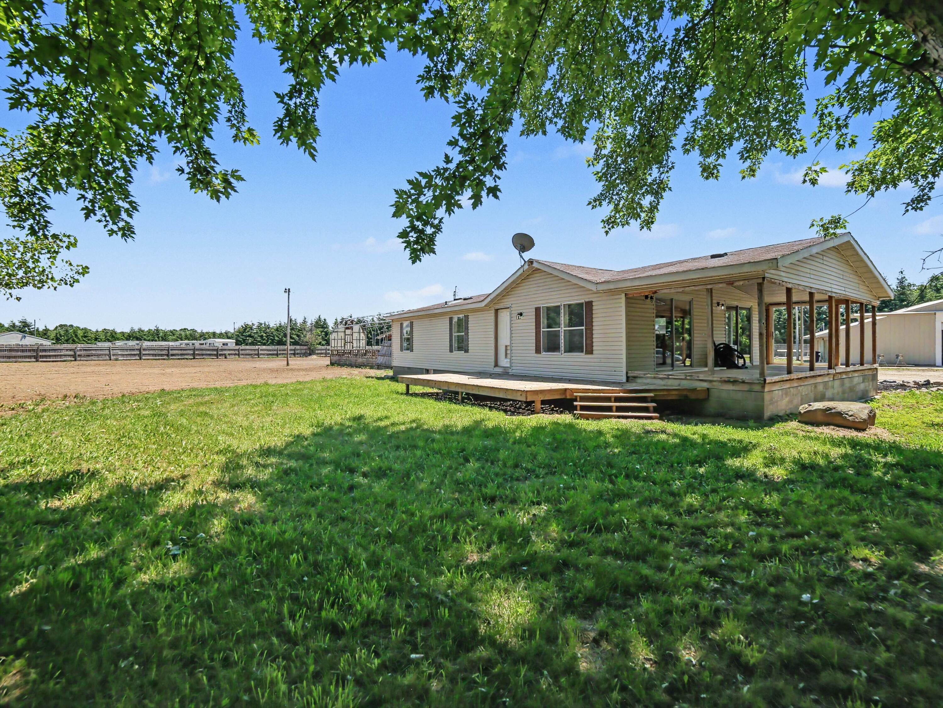 1904 N 48th Avenue