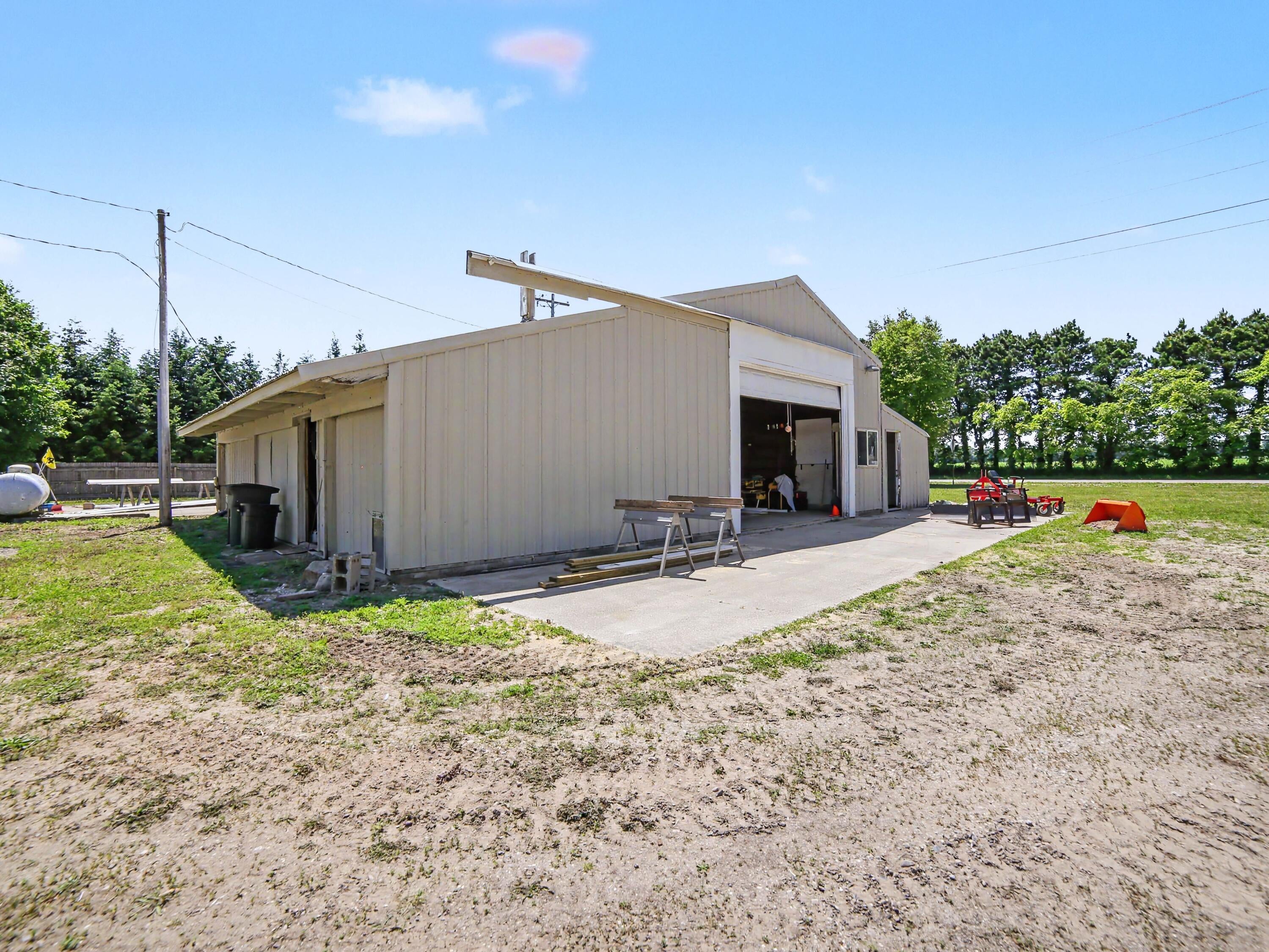 1904 N 48th Avenue