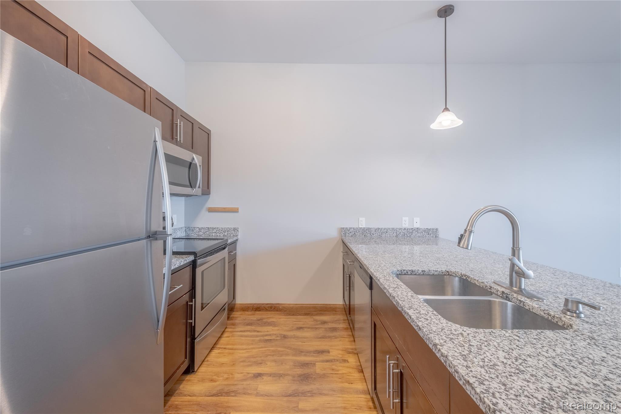 Fenton City, Michigan 48430, United States, 1 Bedroom Bedrooms, ,1 BathroomBathrooms,Residential,Pending,160046