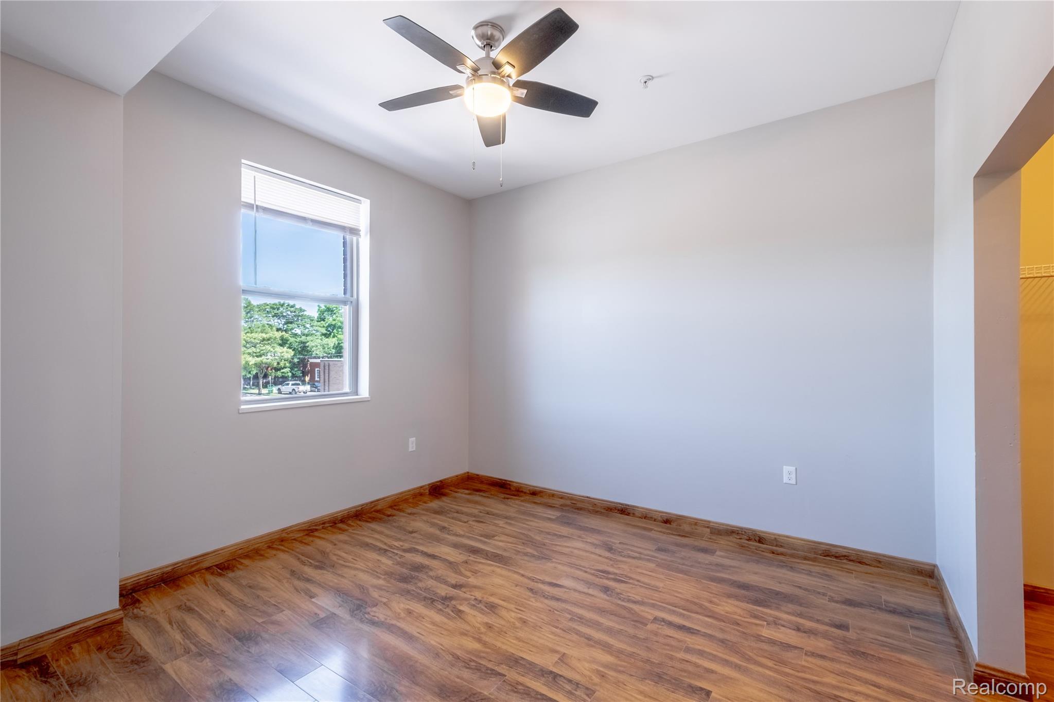 Fenton City, Michigan 48430, United States, 1 Bedroom Bedrooms, ,1 BathroomBathrooms,Residential,Pending,160046