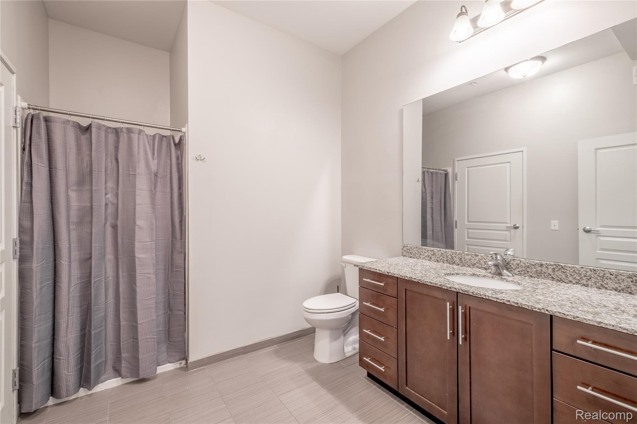 Fenton City, Michigan 48430, United States, 1 Bedroom Bedrooms, ,1 BathroomBathrooms,Residential,Pending,160046