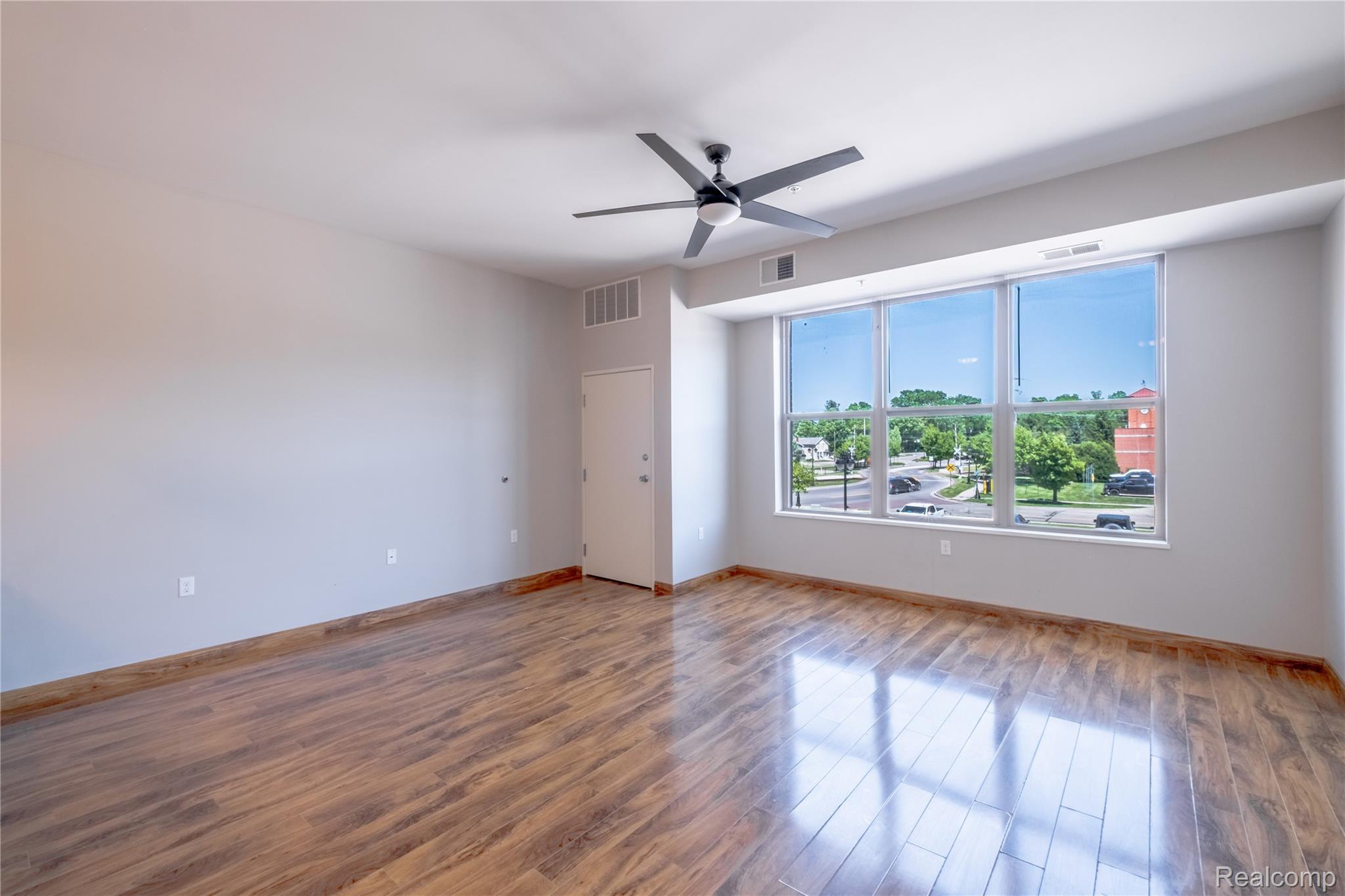 Fenton City, Michigan 48430, United States, 1 Bedroom Bedrooms, ,1 BathroomBathrooms,Residential,Pending,160046