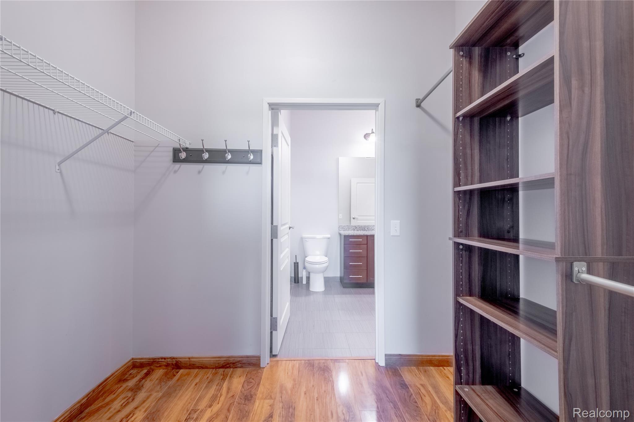 Fenton City, Michigan 48430, United States, 1 Bedroom Bedrooms, ,1 BathroomBathrooms,Residential,Pending,160046