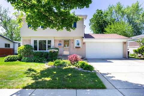 Photo of 919 Elmsford Drive, Clawson City, MI 48017 (MLS # 20261038345)