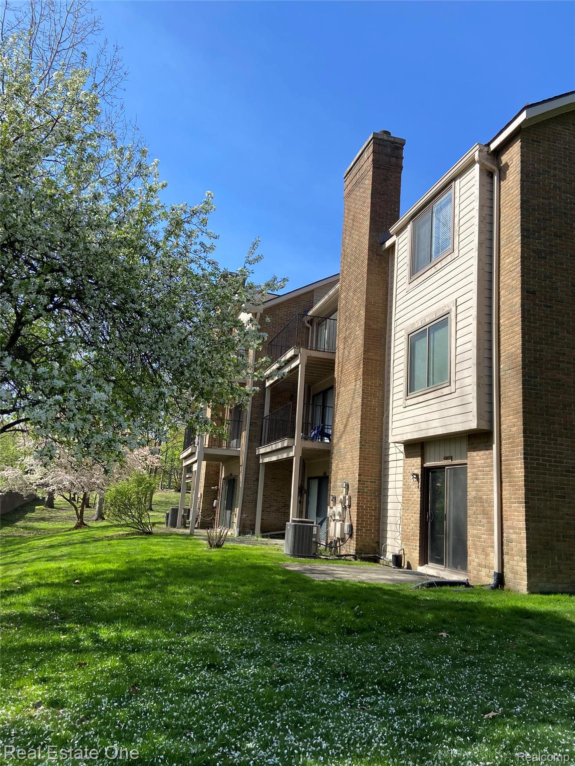 6463 Maple Hills Lane