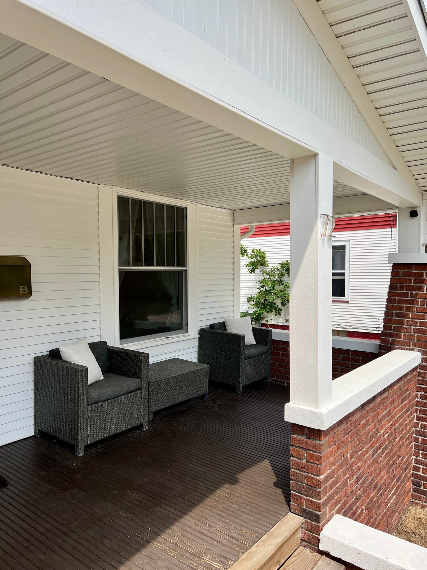 72 E Grand Avenue