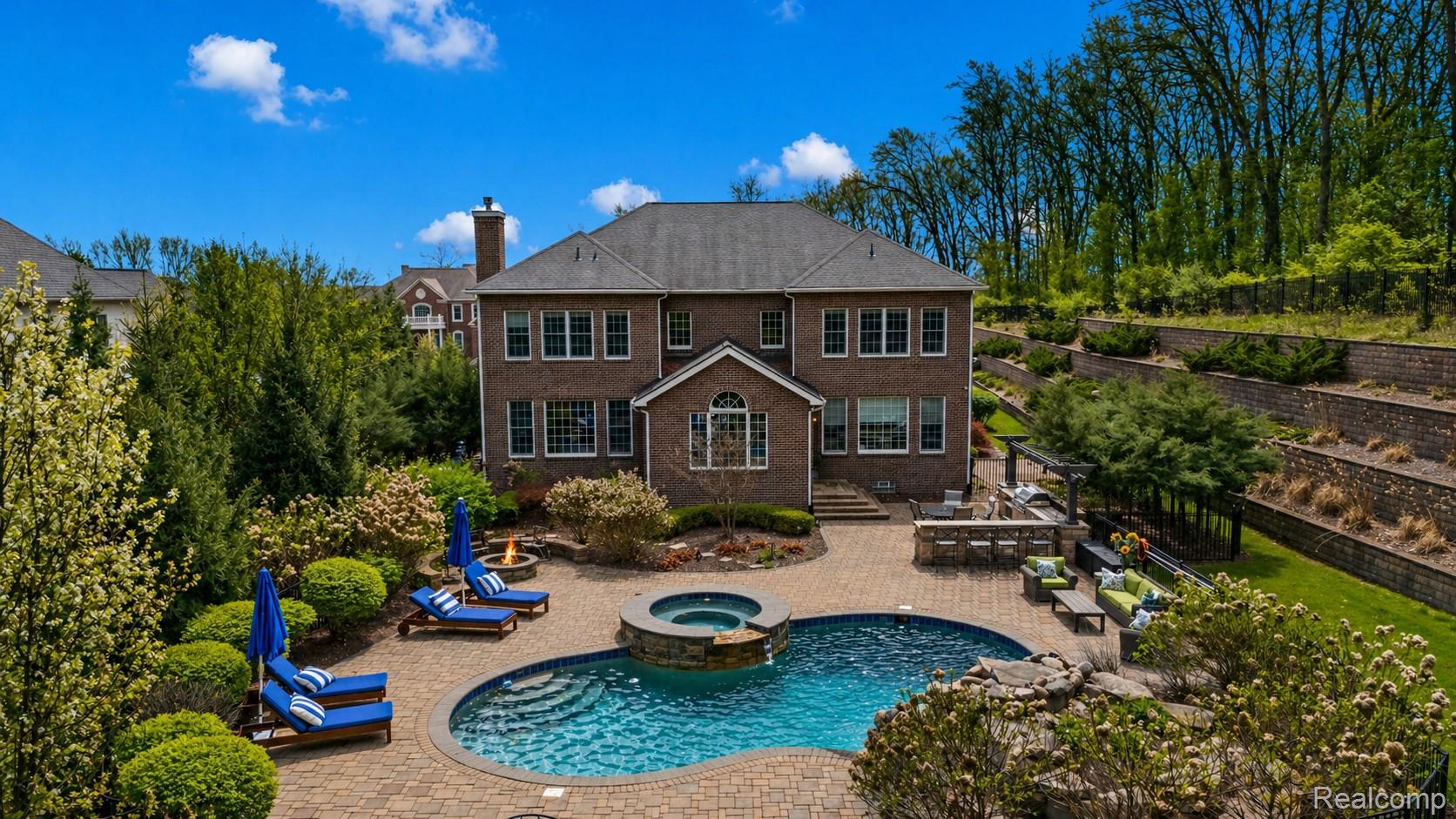 2482 Highland Drive