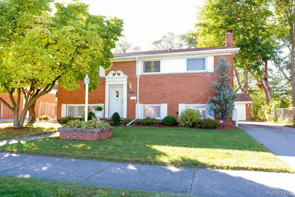 26137 WAGNER AVE, WARREN, MI 48089 - Image 4902f2dccfe7c457e3c9a5f6dc02492a/1716952197