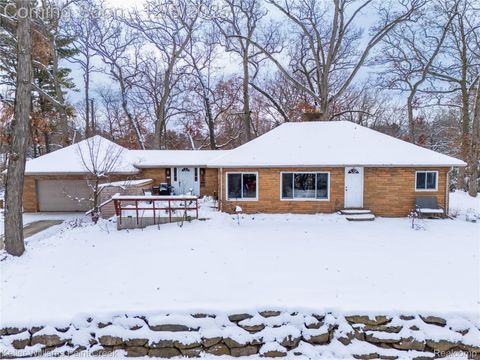 915 Dollar Bay Drive Orion Charter Township MI 48362