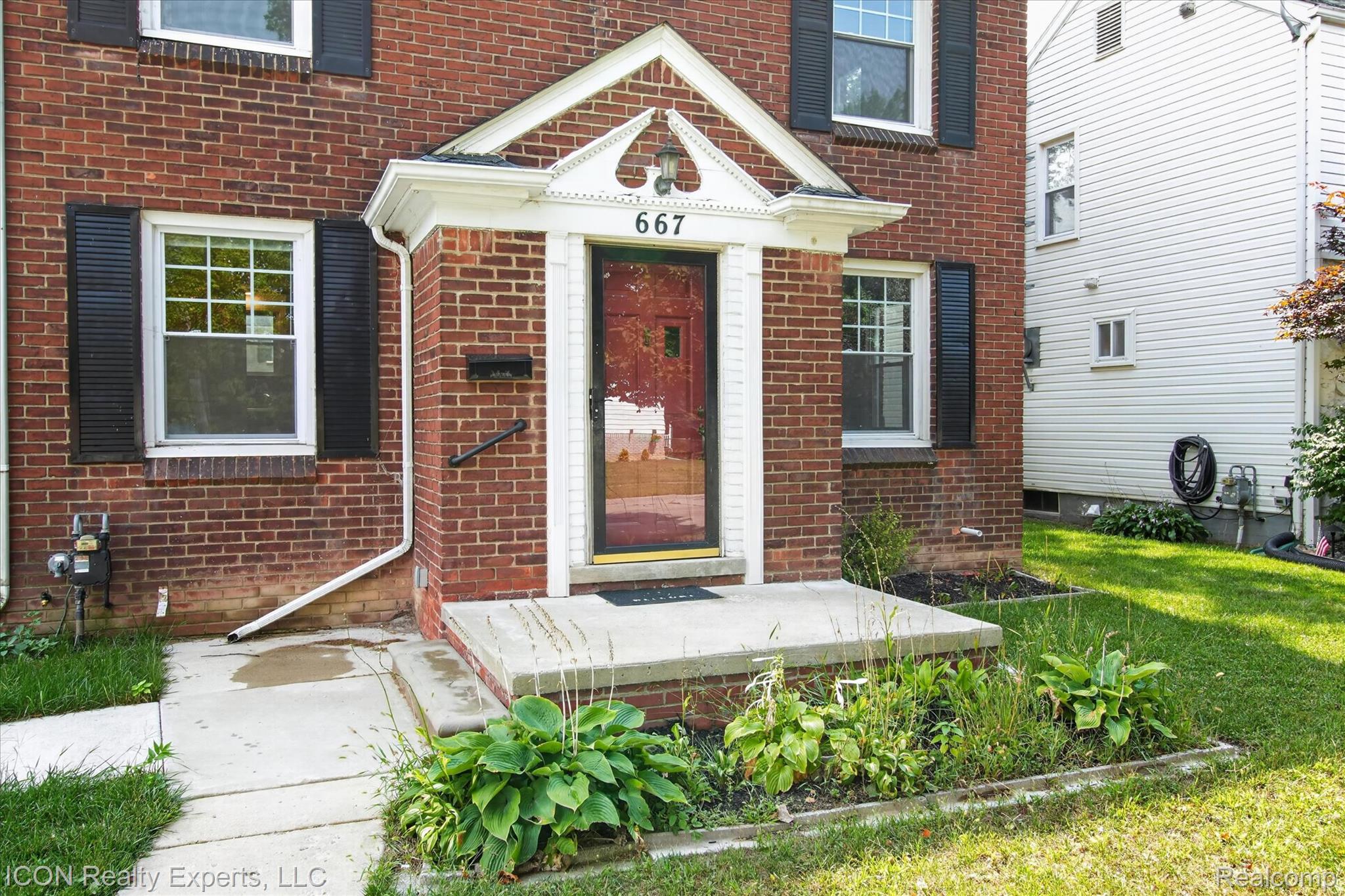 667 North Drive