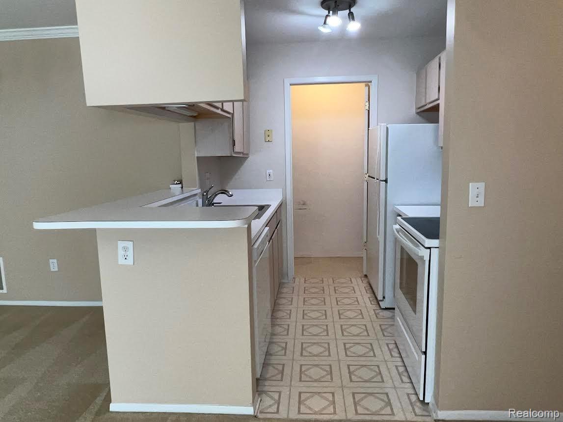 22368 CAPE COD Way