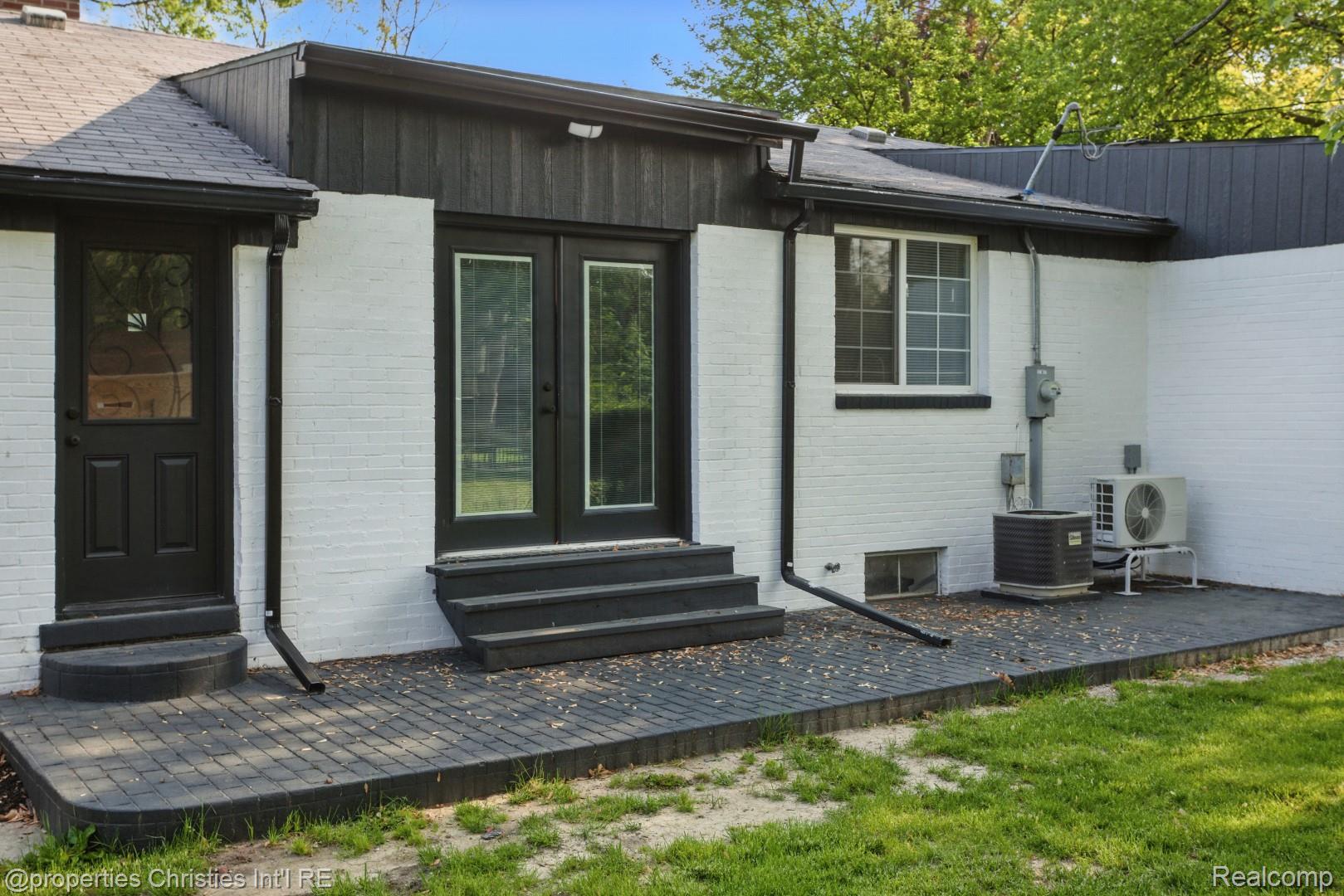 18051 Locherbie Avenue