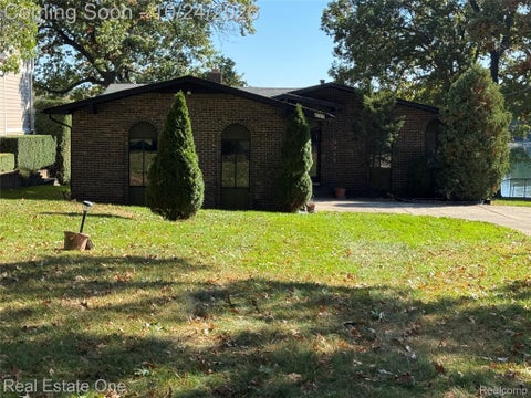 Photo of 4161 Lakewood Drive, Waterford Charter Township, MI 48329 (MLS # 20261085247)