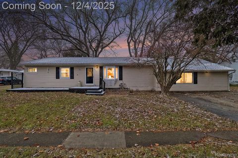 802 Richard Street Holly Village MI 48442