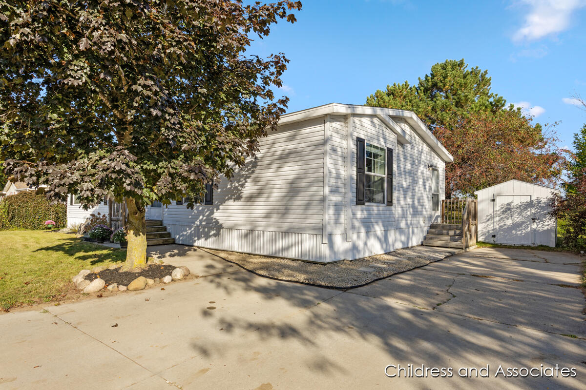 360 E Tuttle Road 6