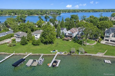 3217 Interlaken Street West Bloomfield Charter Township MI 48323