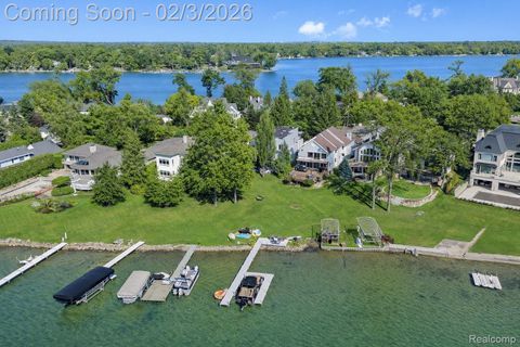 3217 Interlaken Street West Bloomfield Charter Township MI 48323