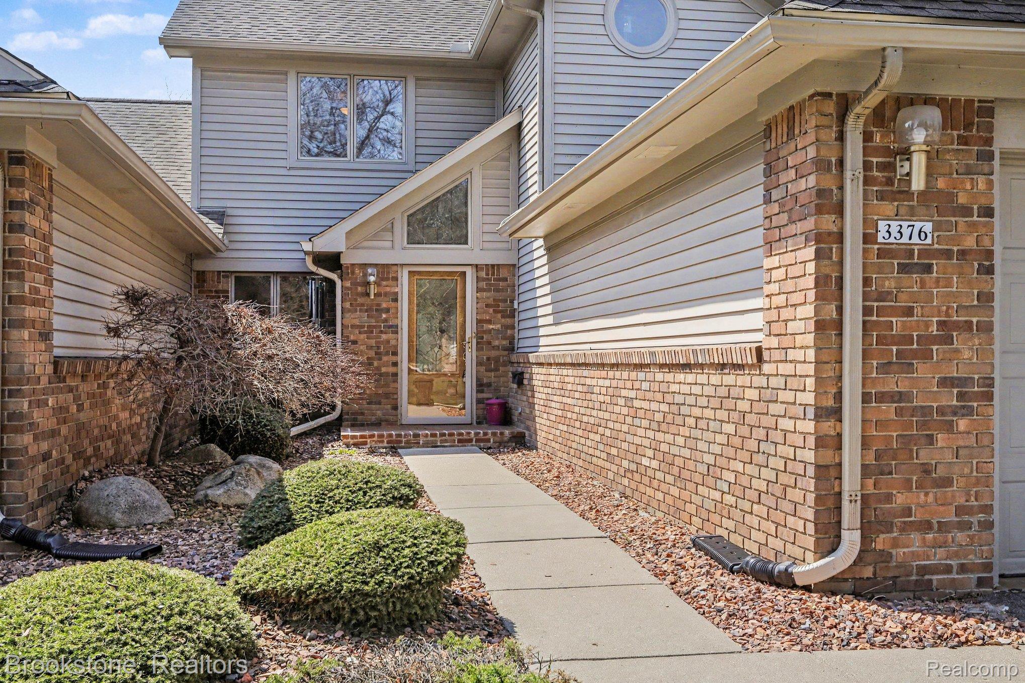 3376 Rivers Edge Drive