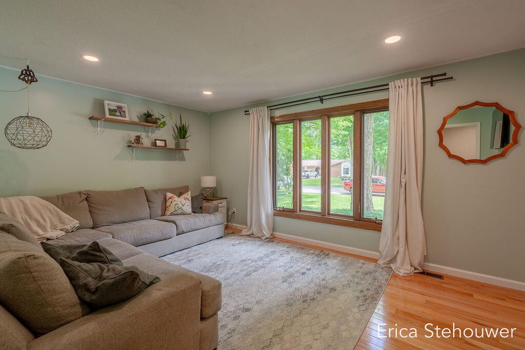 8659 Ridgecrest Court SW