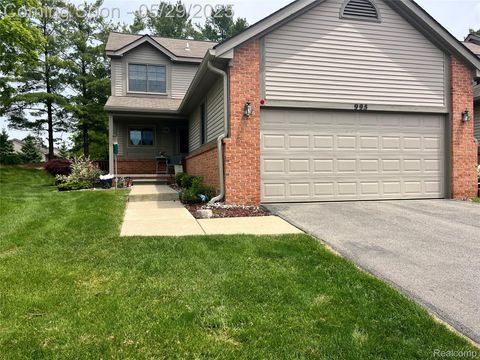 995 HICKORY Drive Brighton City MI 48116
