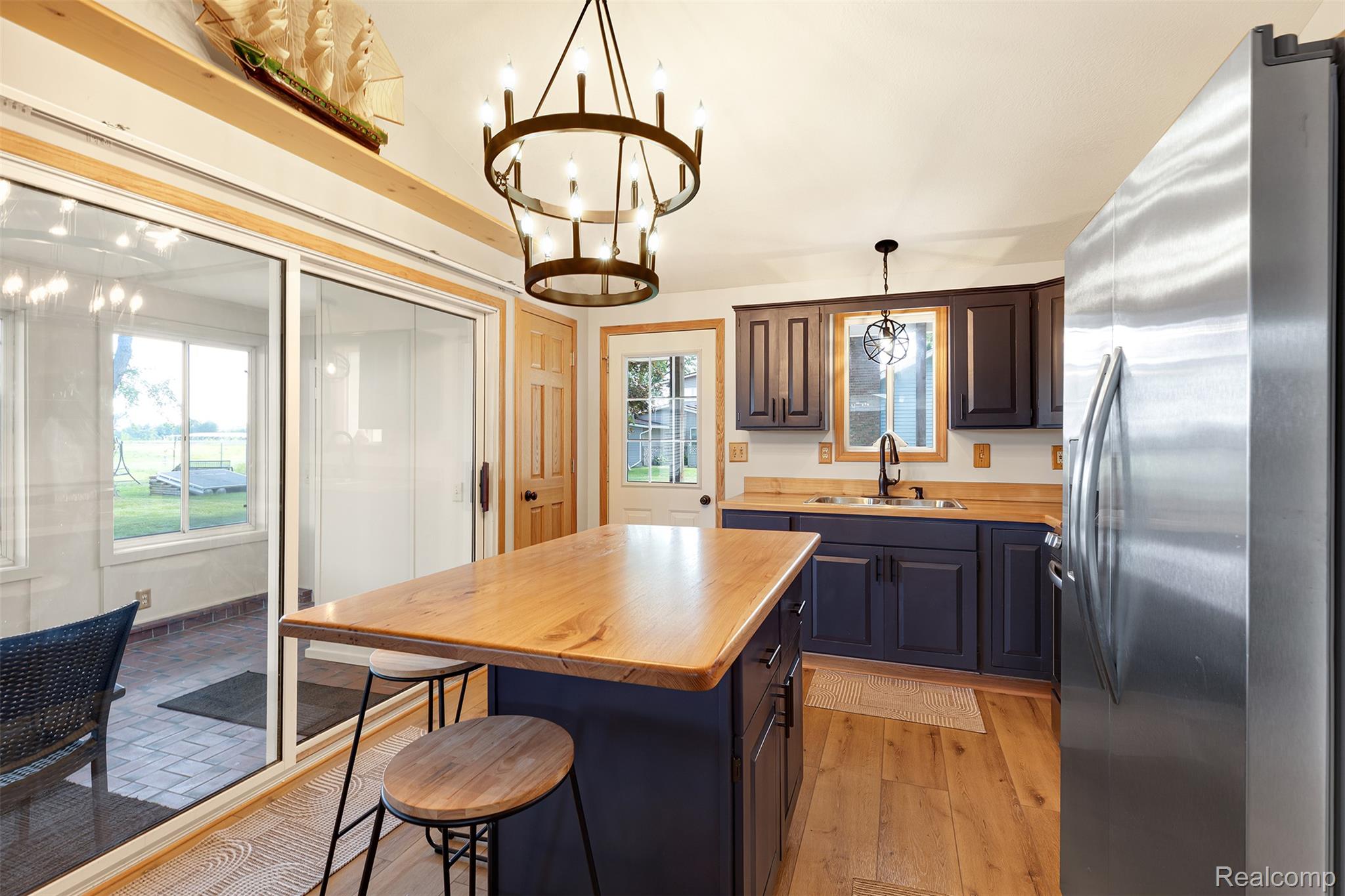 5423 Oakridge Drive