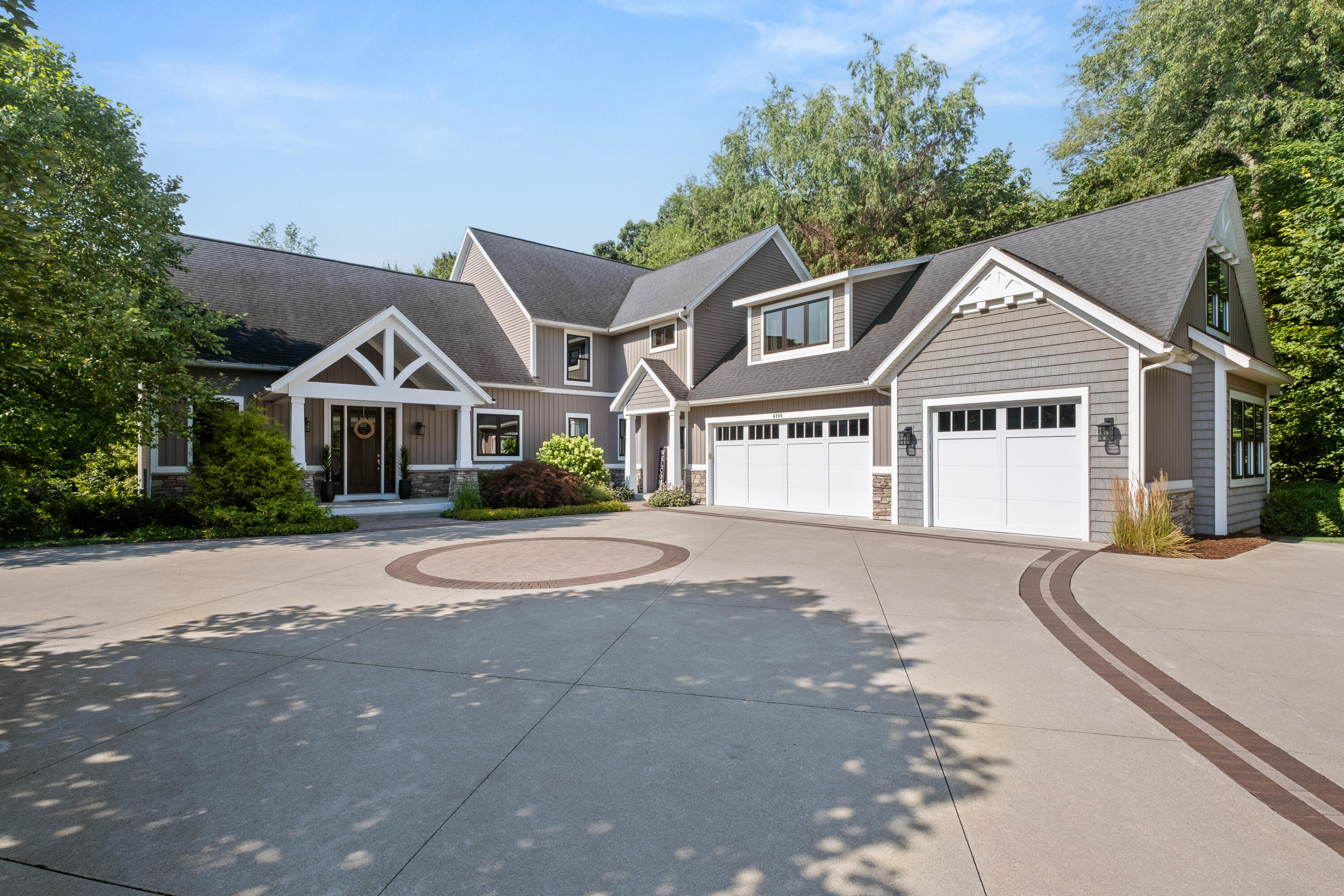 6200 Cascade Pointe Drive SE