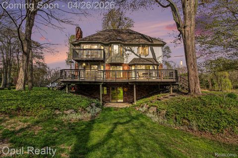 3575 Clark Circle Commerce Charter Township MI 48382