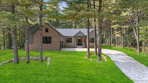 3743 KERRIEL Court Commerce Charter Township MI 48382