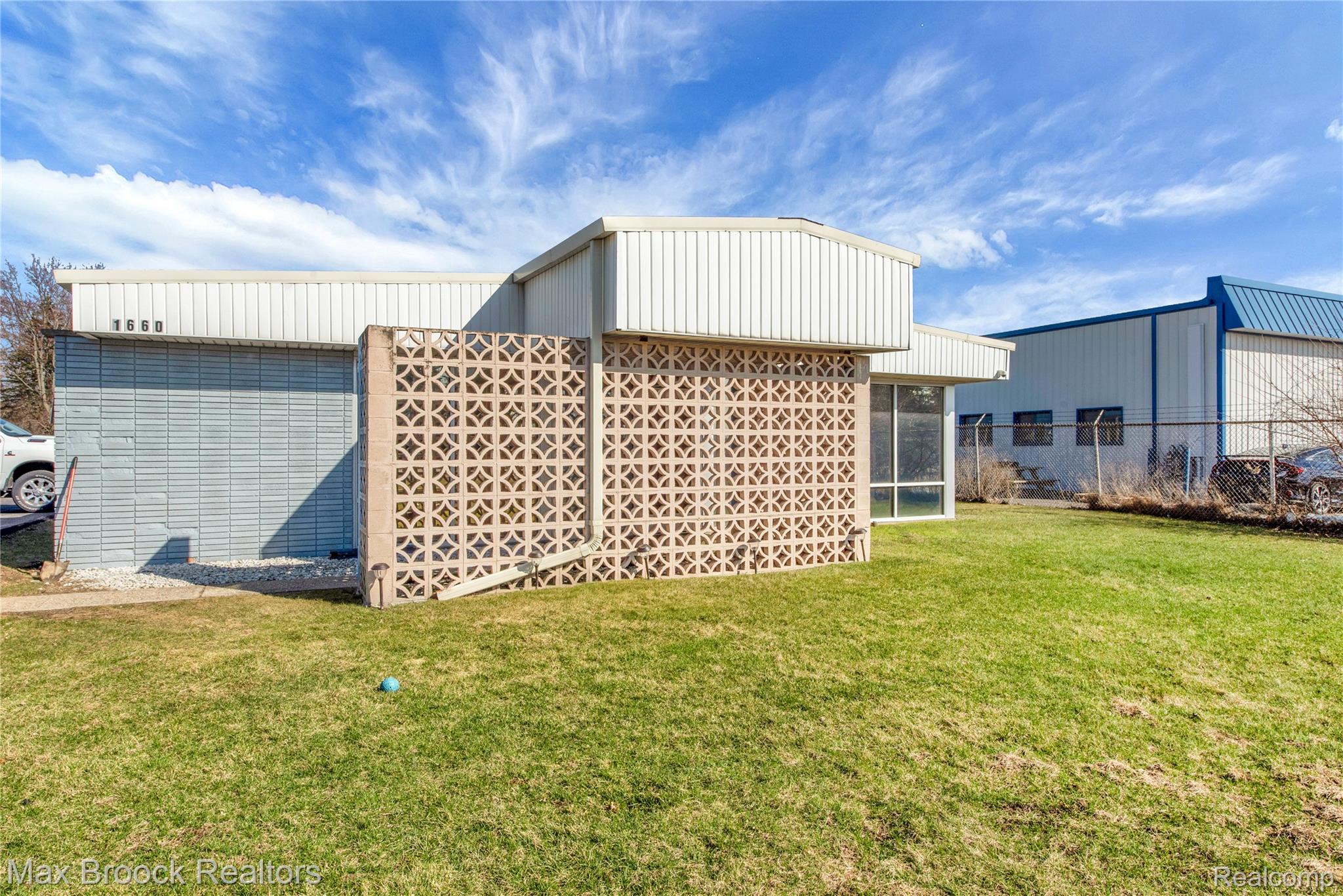 1660 Airport Road