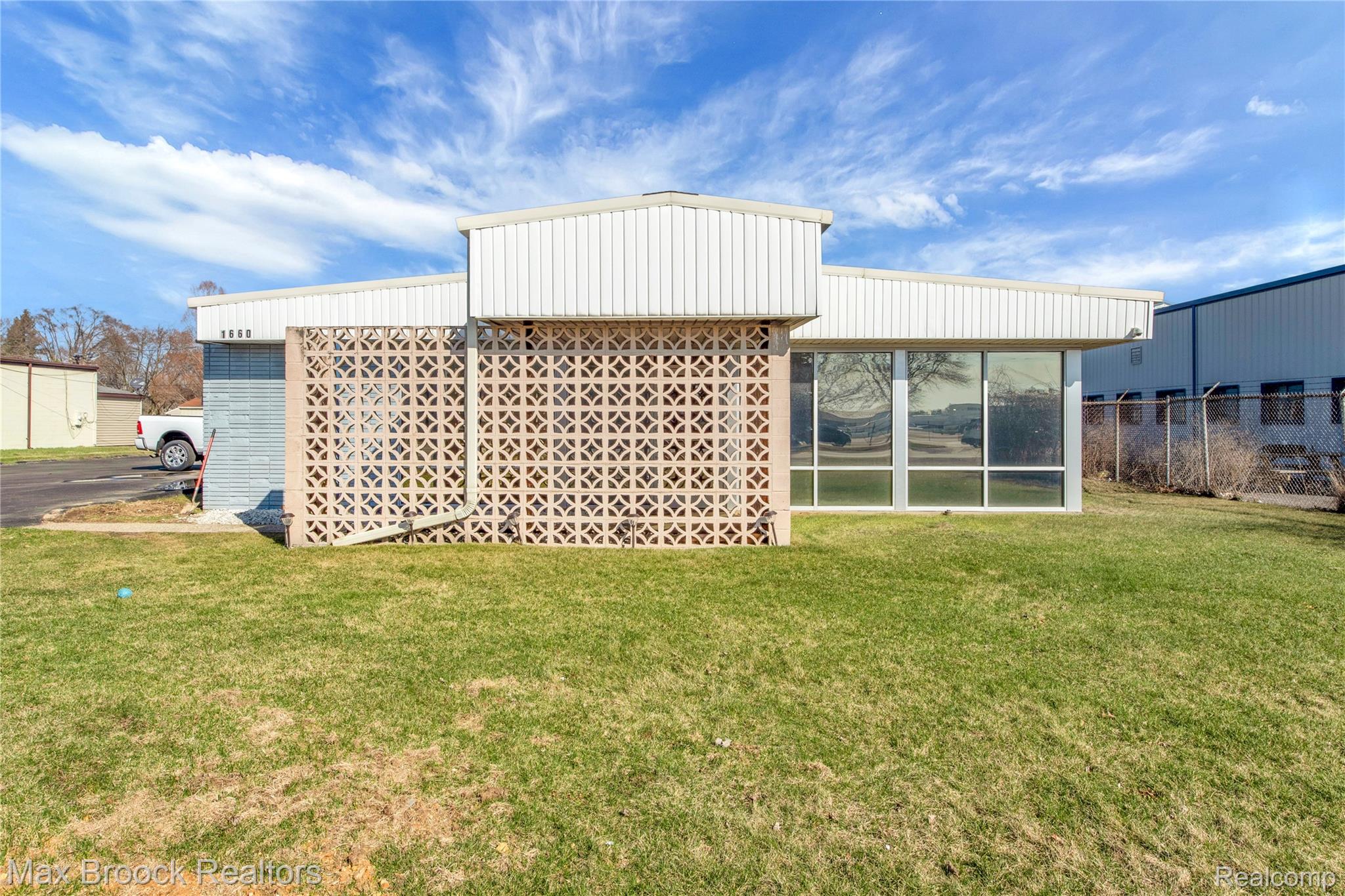 1660 Airport Road