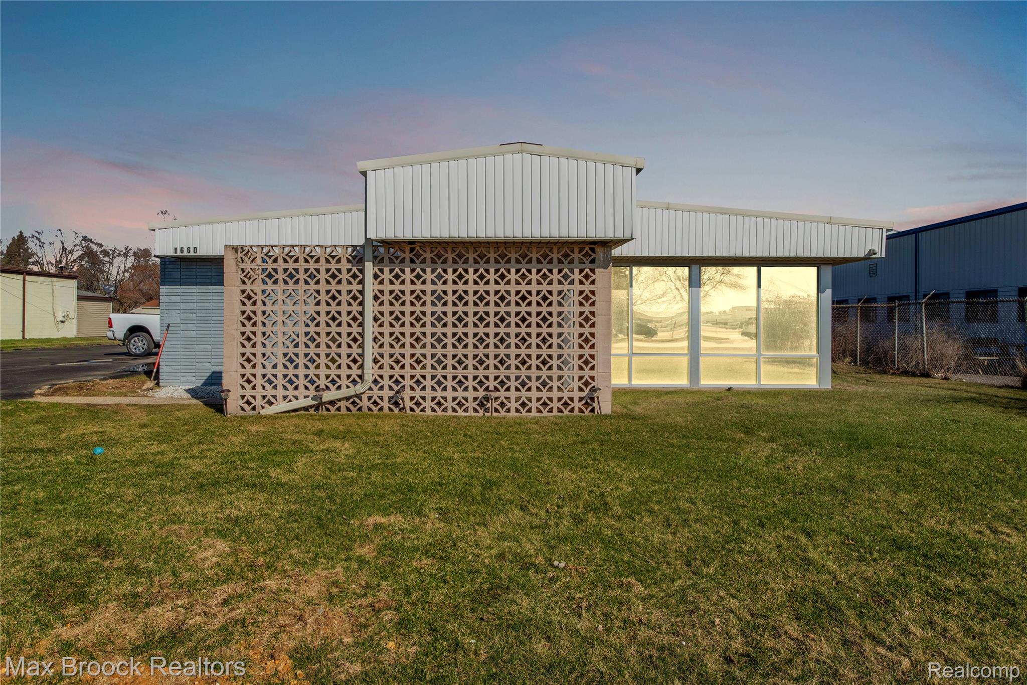 1660 Airport Road