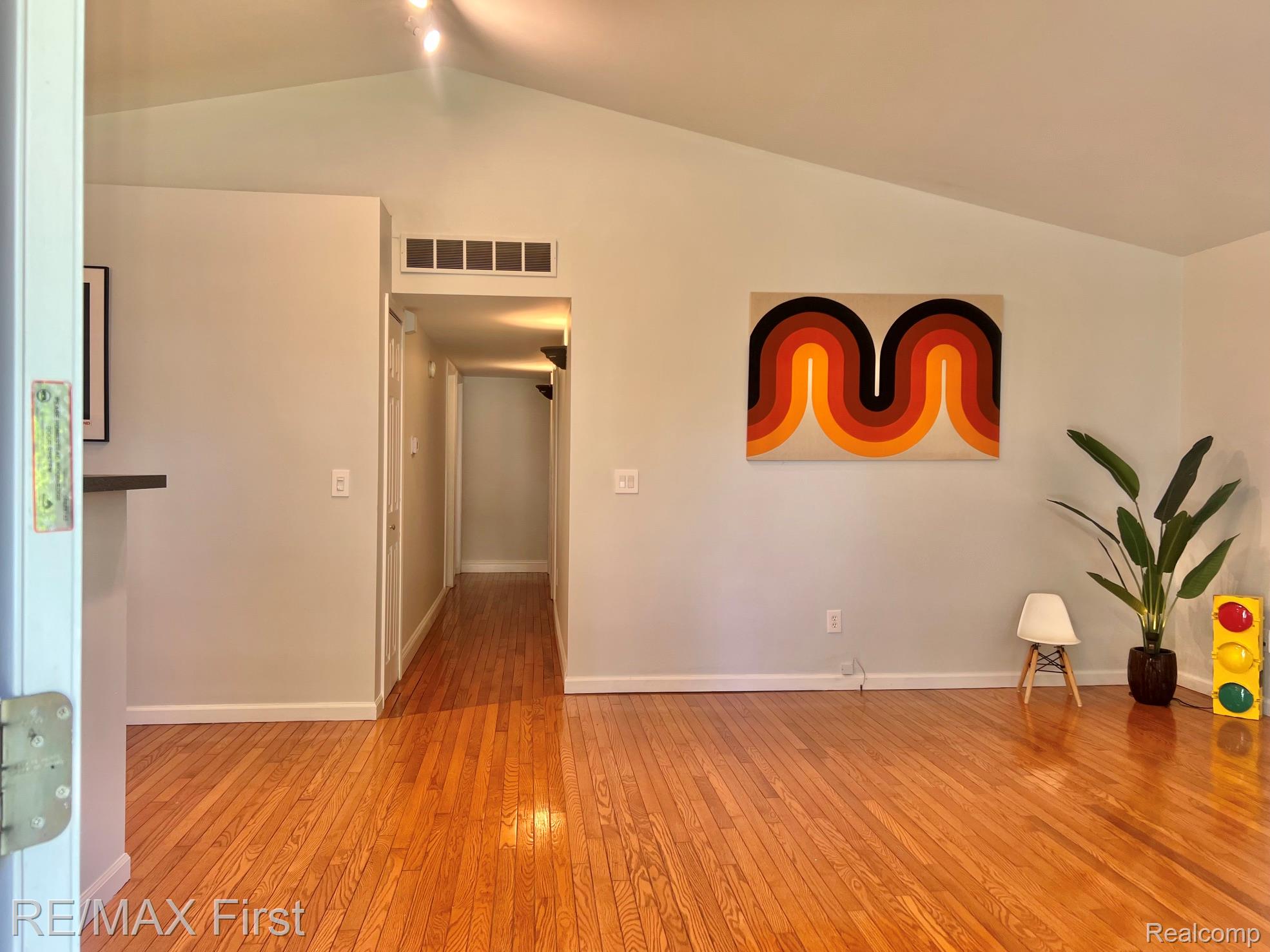1650 Woodward Hts