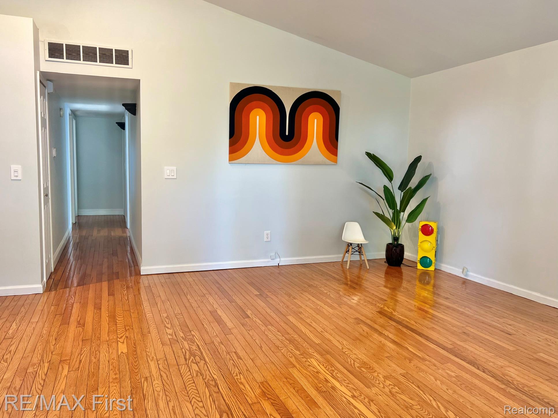 1650 Woodward Hts