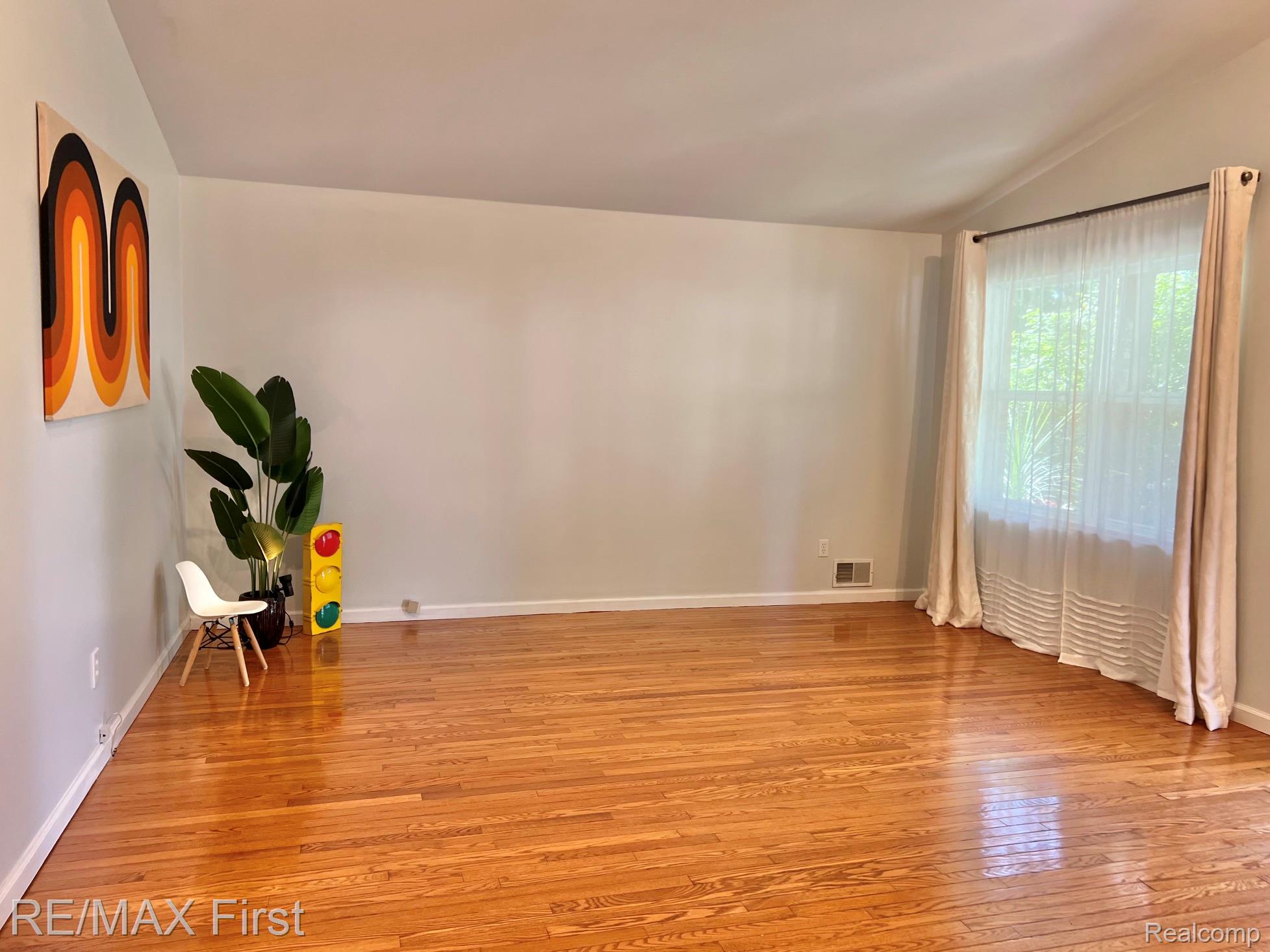 1650 Woodward Hts