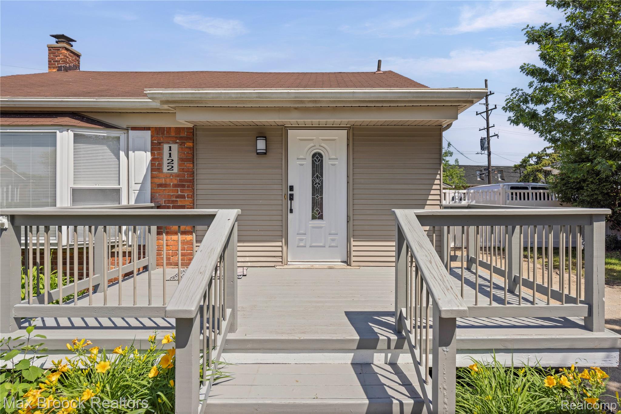 1122 Symes Court