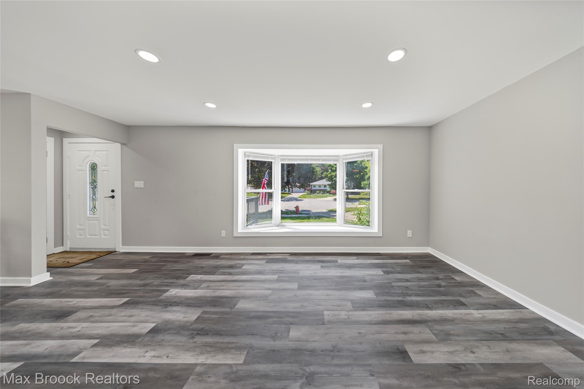 1122 Symes Court