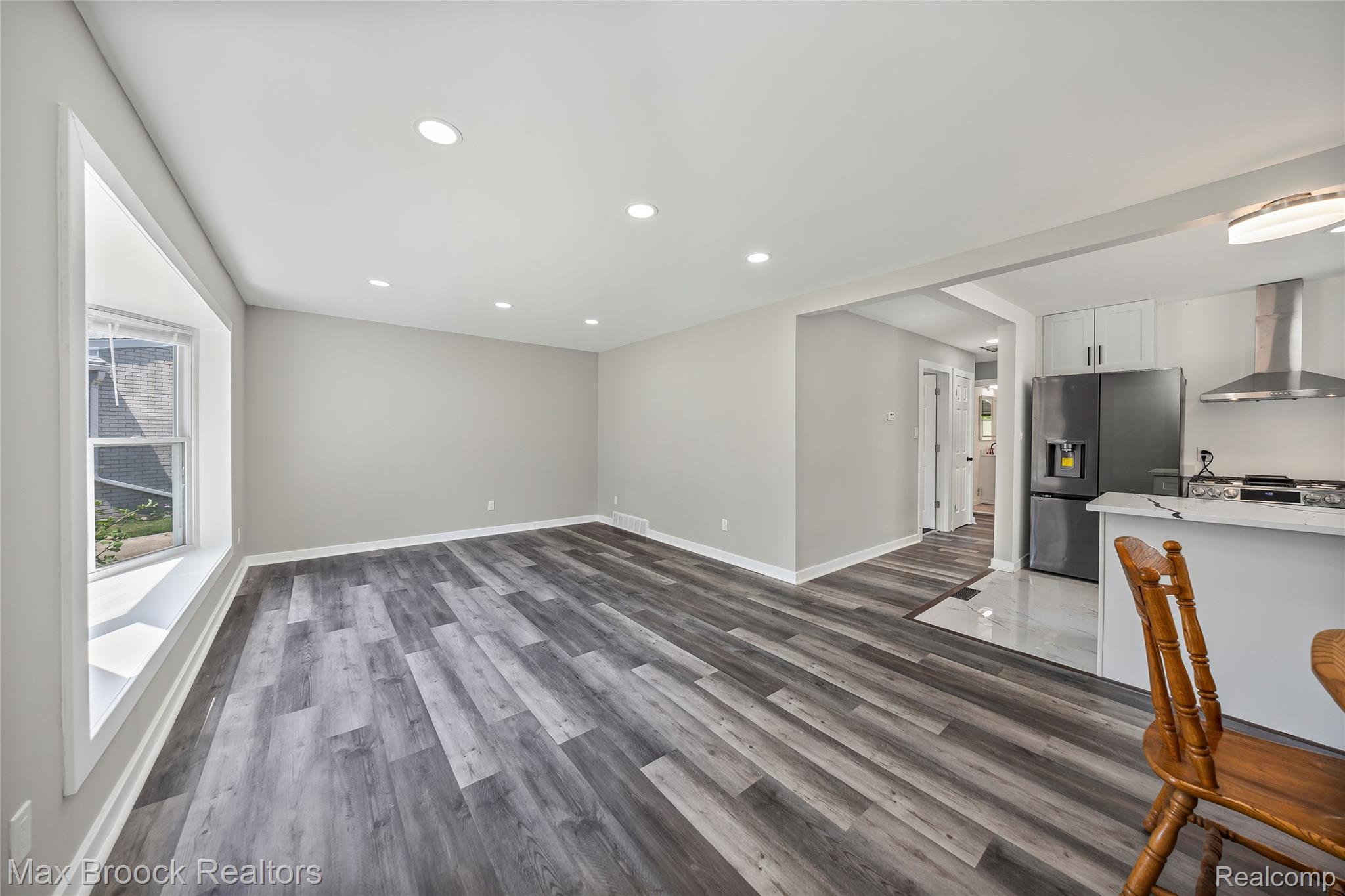1122 Symes Court