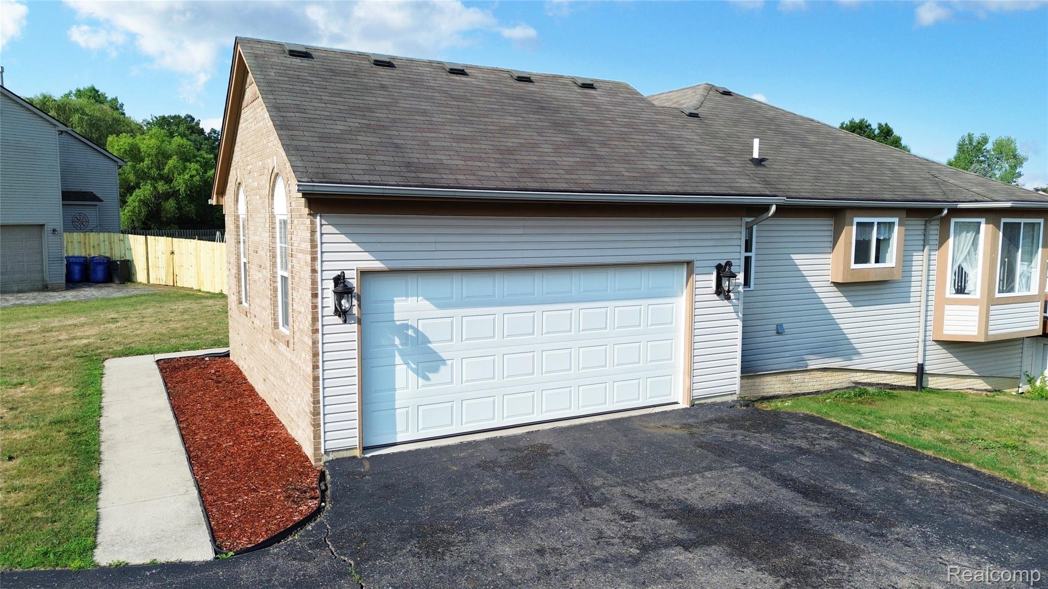 8032 Lark Lane