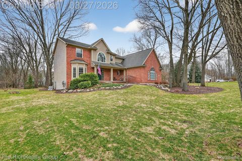 2227 Pine Bluffs Court Highland Charter Township MI 48357