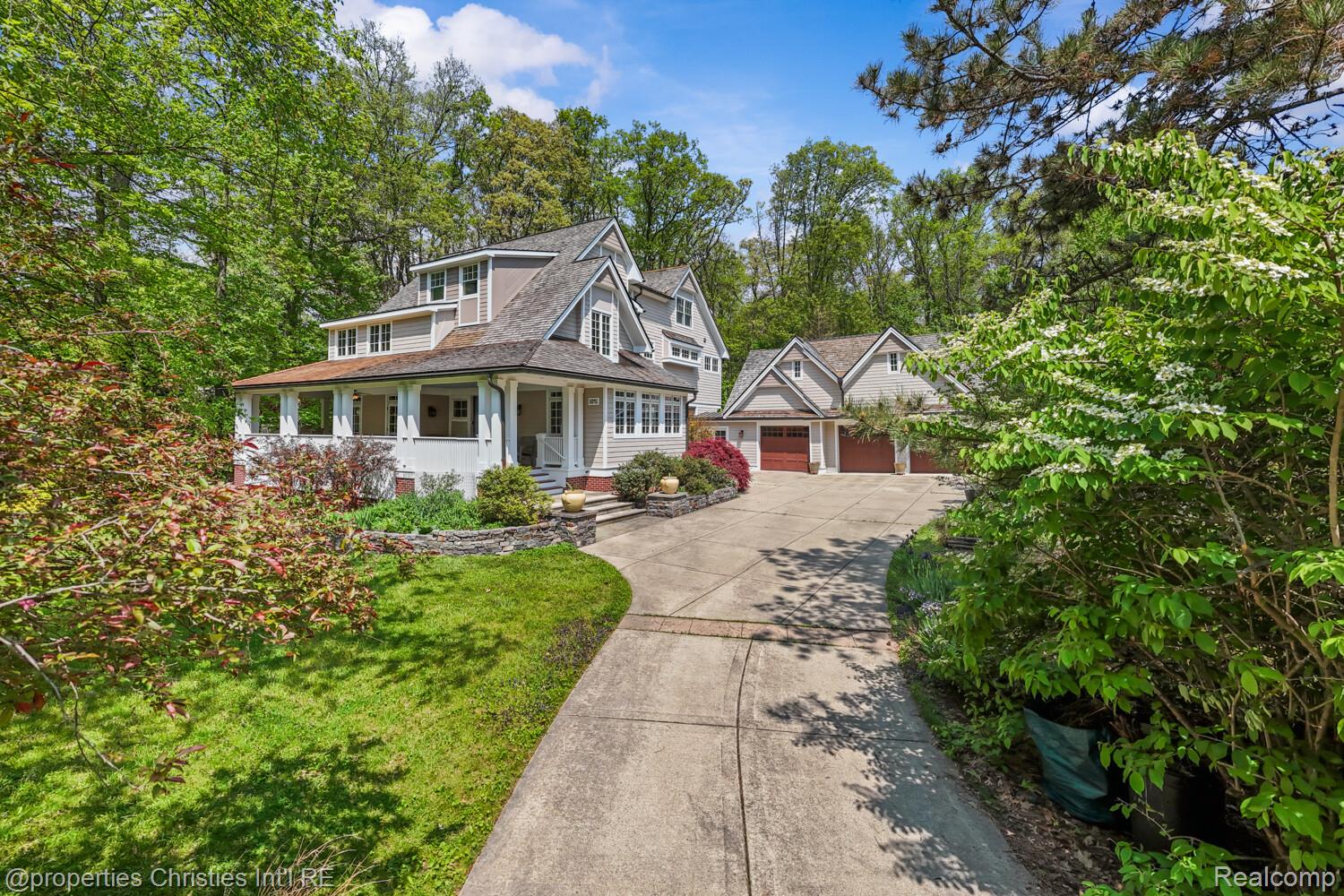 1041 Greentree Road