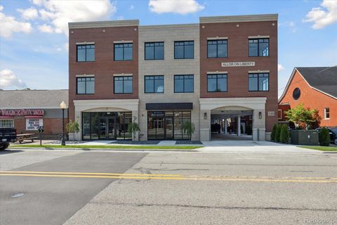 120 LIBERTY 203 Milford Village MI 48381