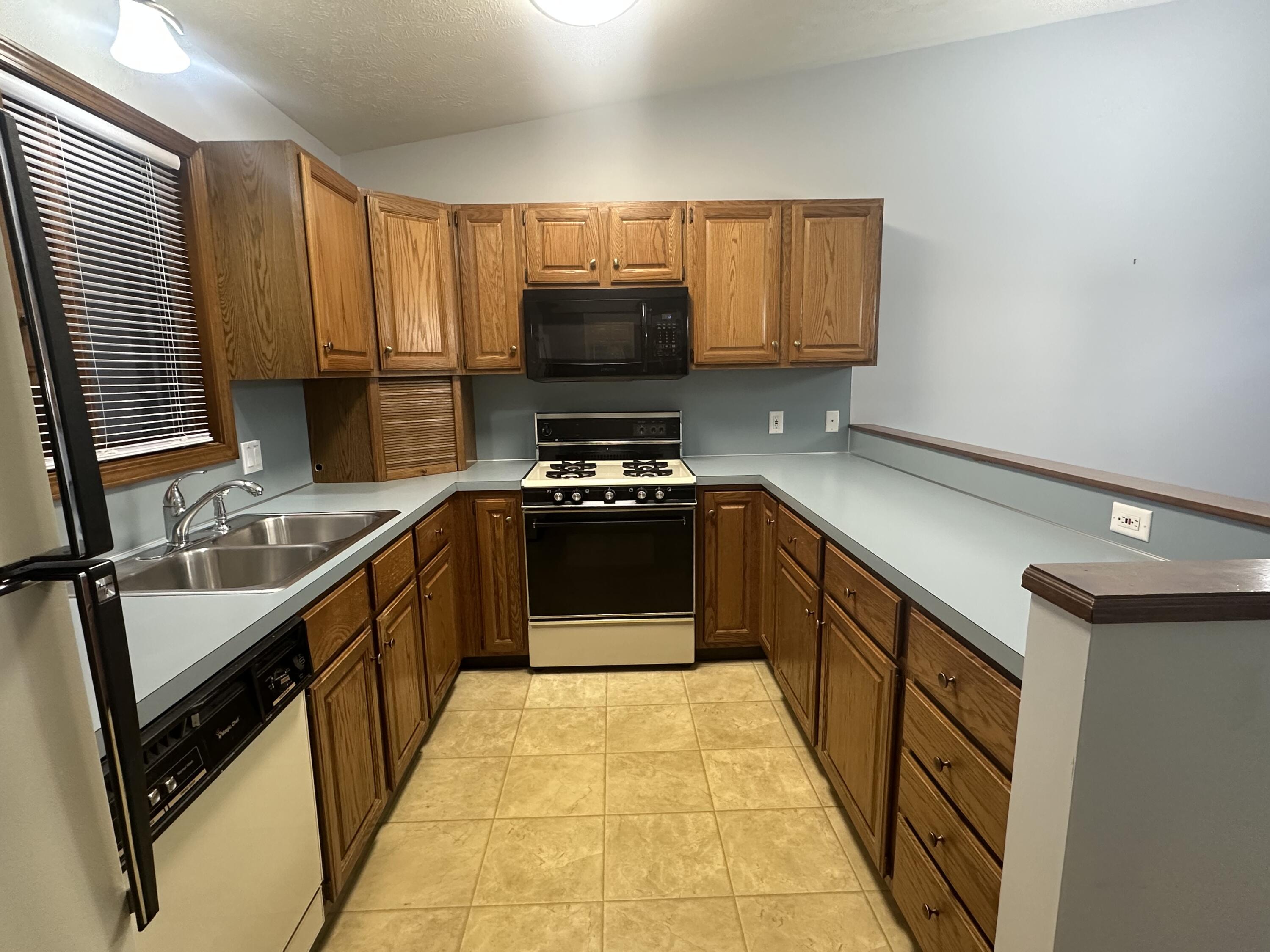 854 Amberwood W Drive SW